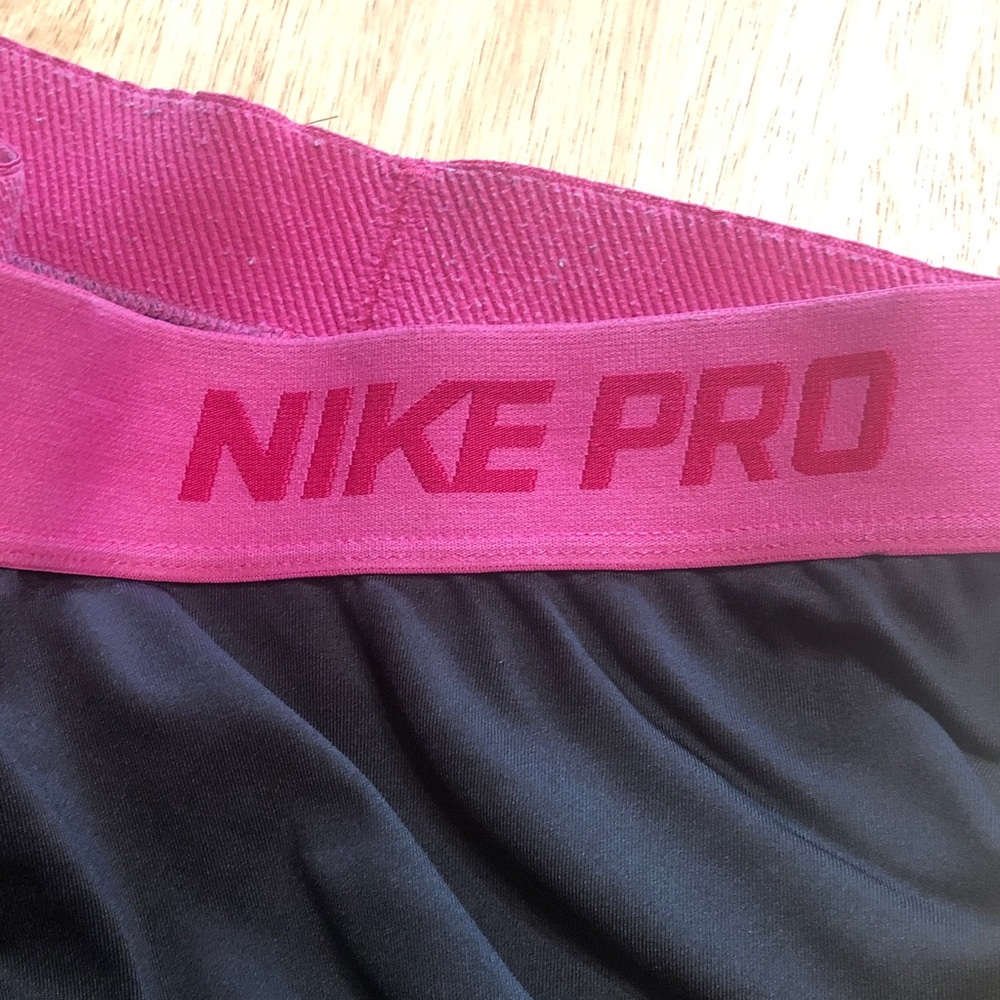 Nike Women's Athletic Shorts Black and Pink - Picture 5 of 8